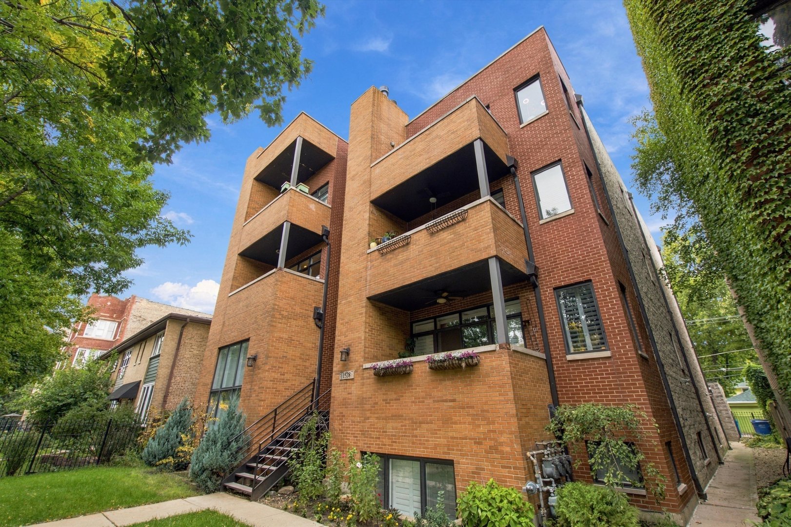 1528 W Jonquil Terrace Unit C2 — photo