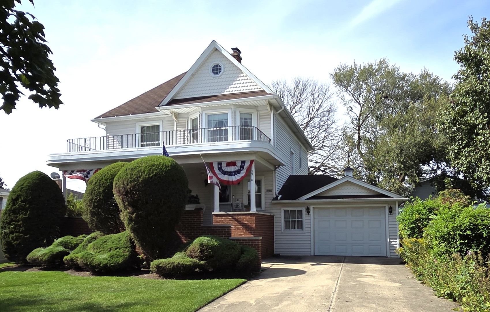2910 Maple Street — photo