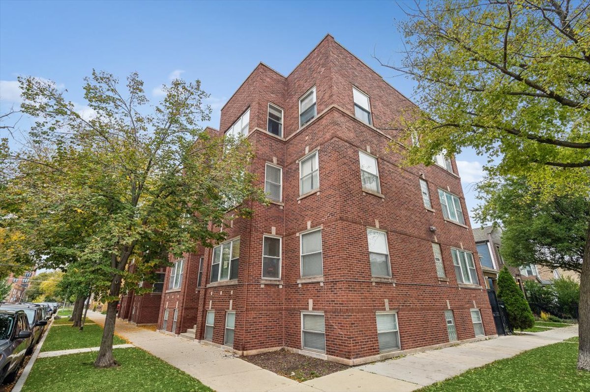 3110 W Belle Plaine Avenue Unit 1 — photo