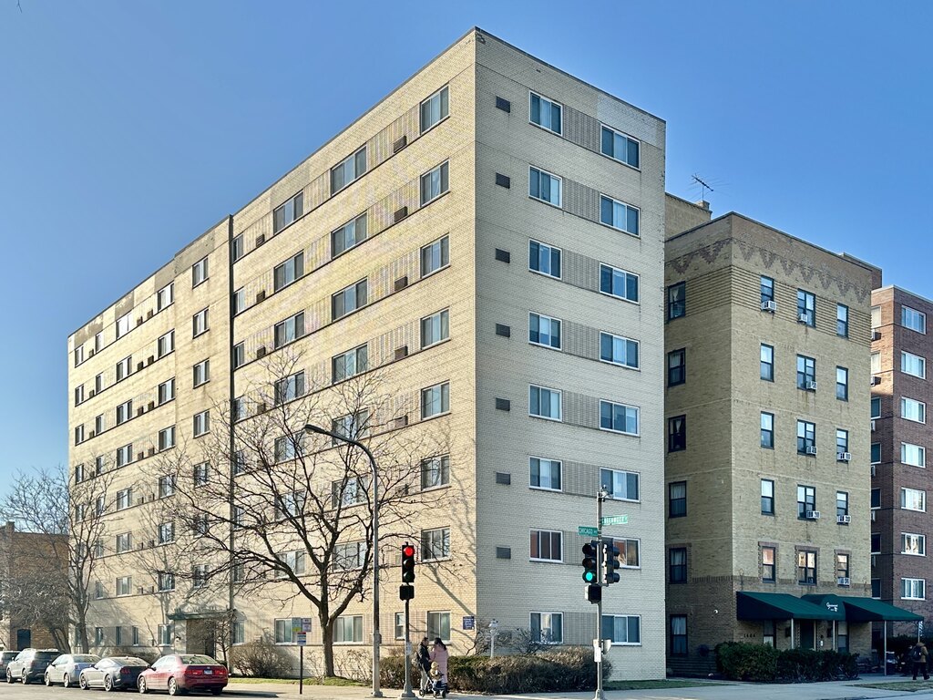 1400 Chicago Avenue Unit 506 — photo