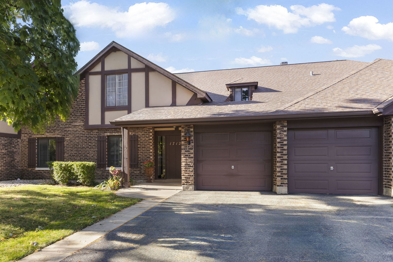 1712 Lakecliffe Drive Unit D — photo