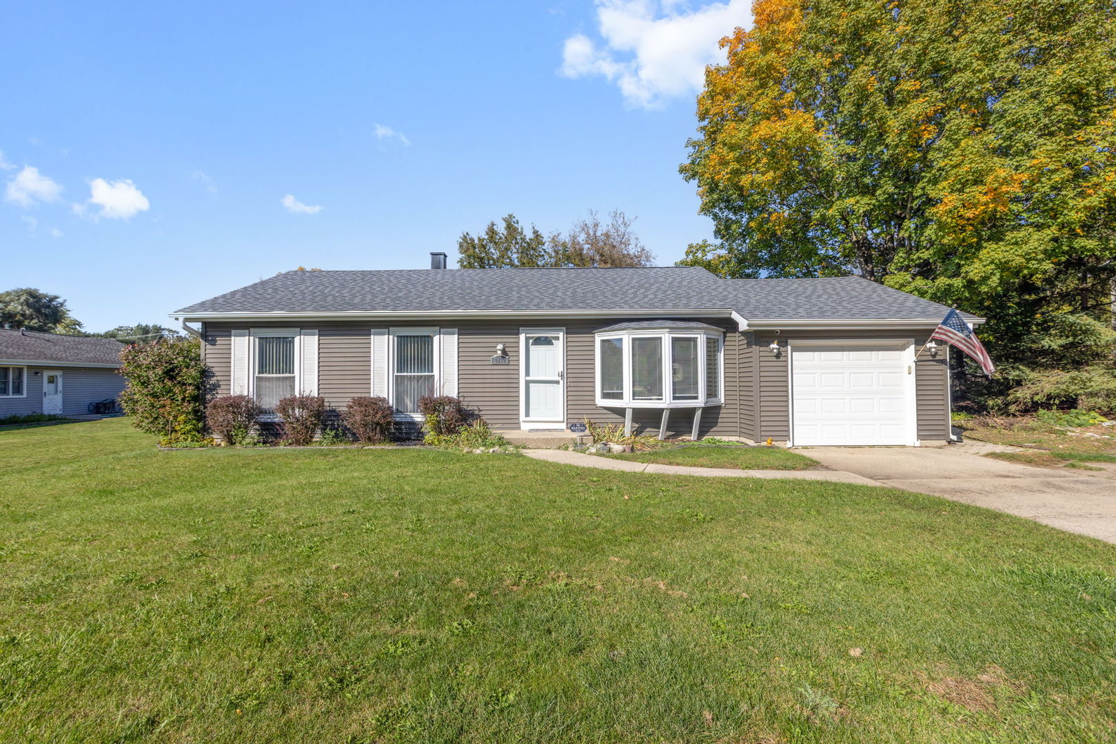 2412 W Fairview Lane — photo