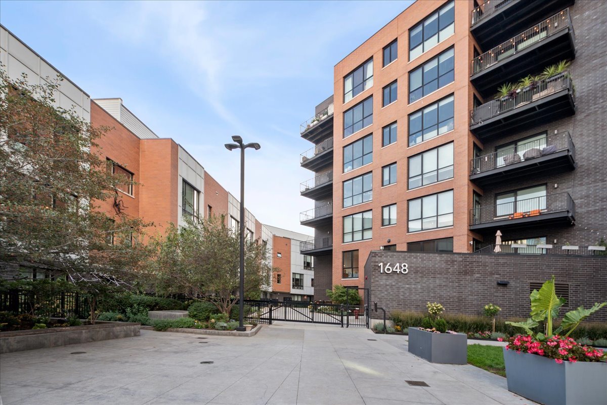 1648 W Division Street Unit 101 — photo