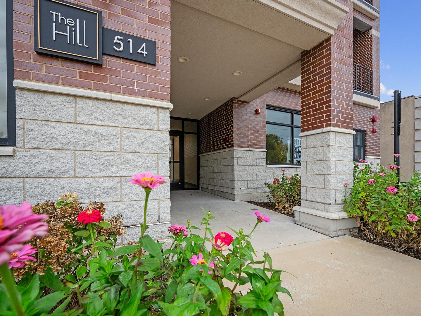 514 Hillgrove Avenue Unit 201 — photo