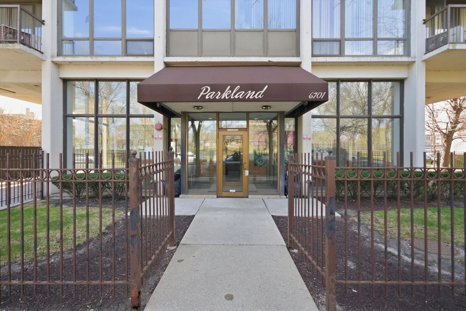 6701 S Crandon Avenue Unit 8C — photo