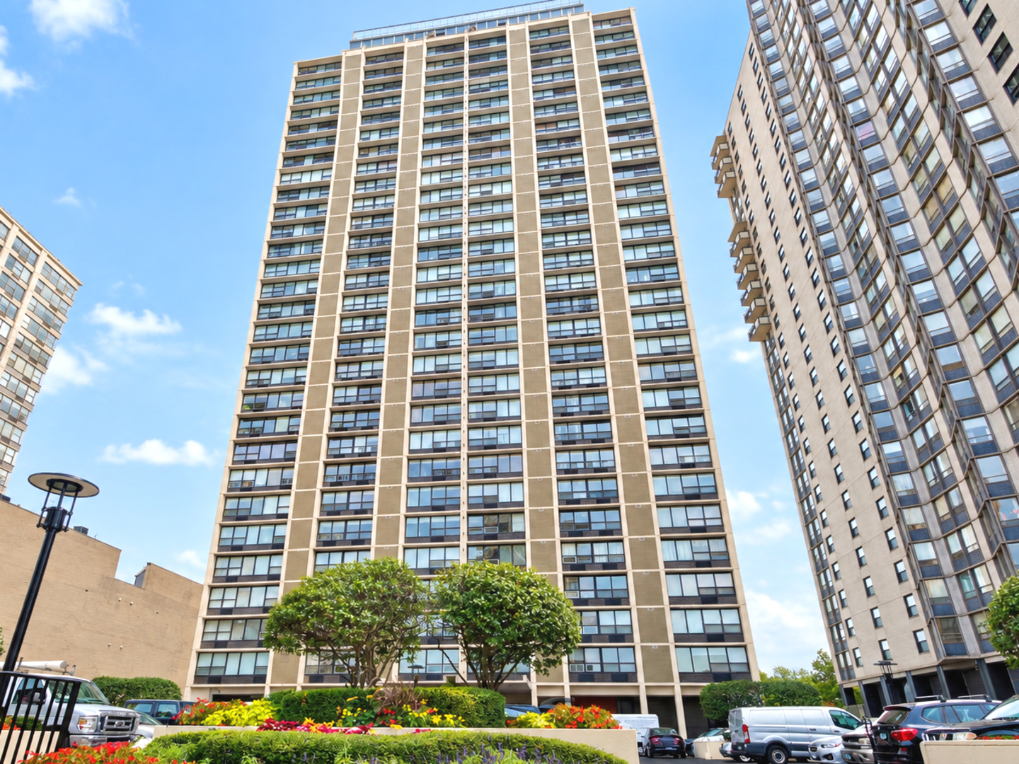5733 N Sheridan Road Unit 18a — photo