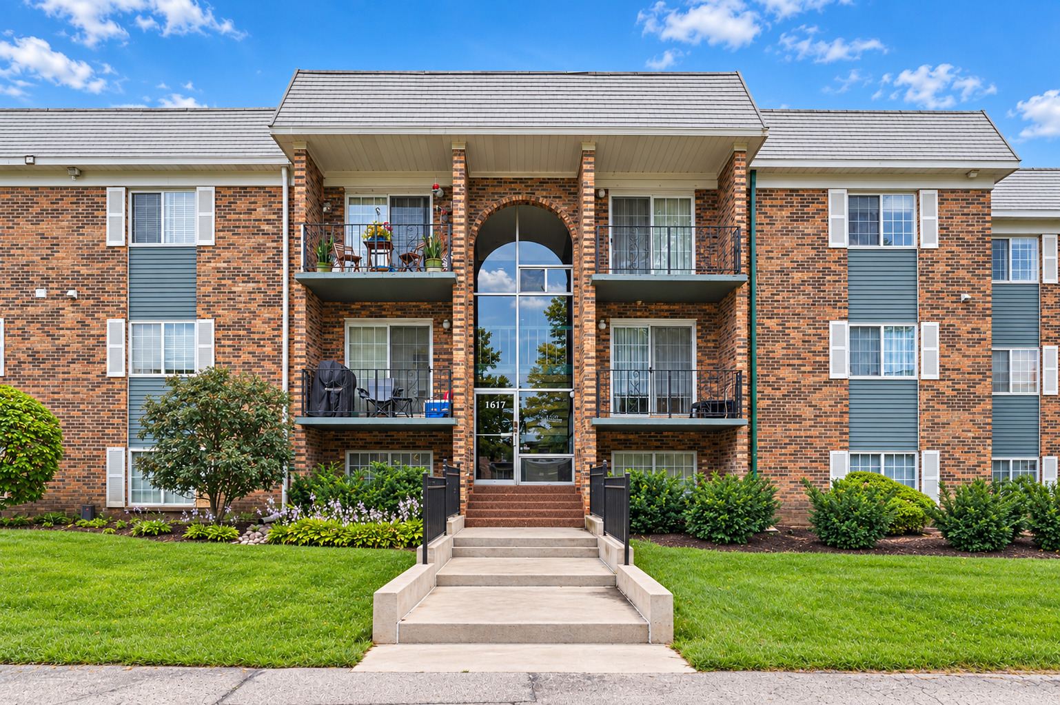 1617 N Windsor Drive Unit 208 — photo