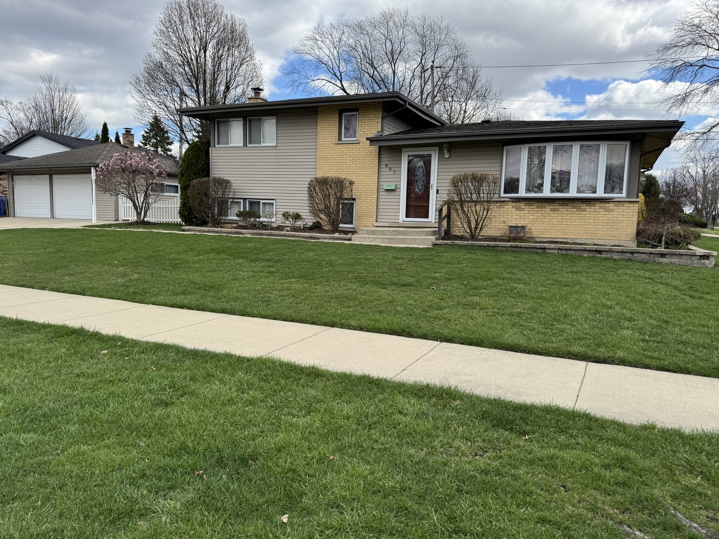 801 E Greenwood Drive — photo