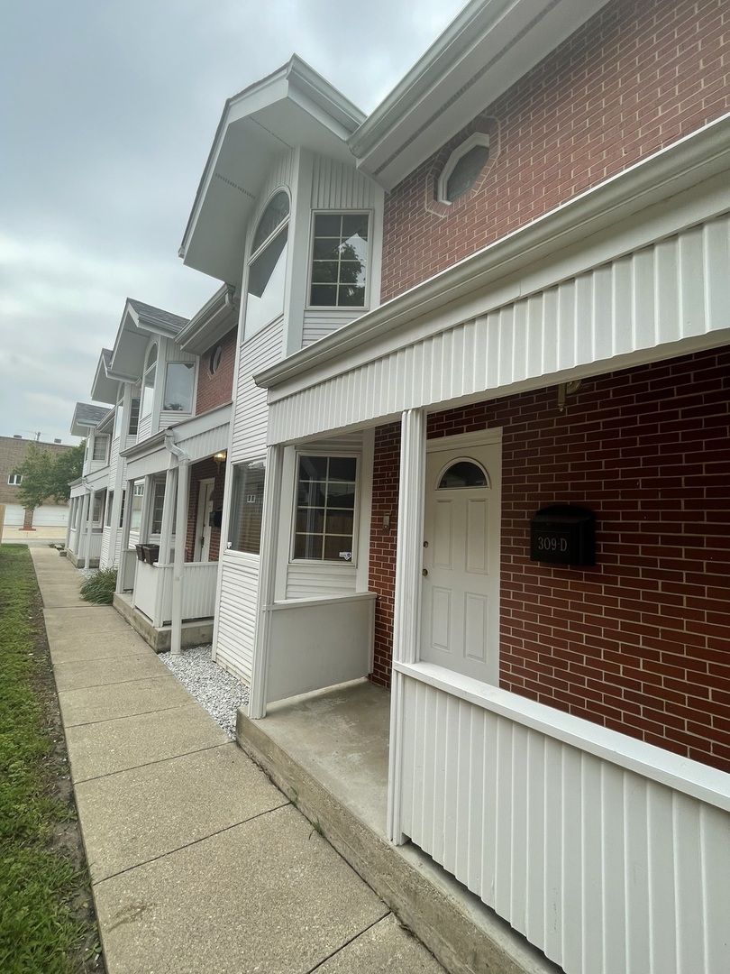 309 Elgin Avenue Unit D — photo
