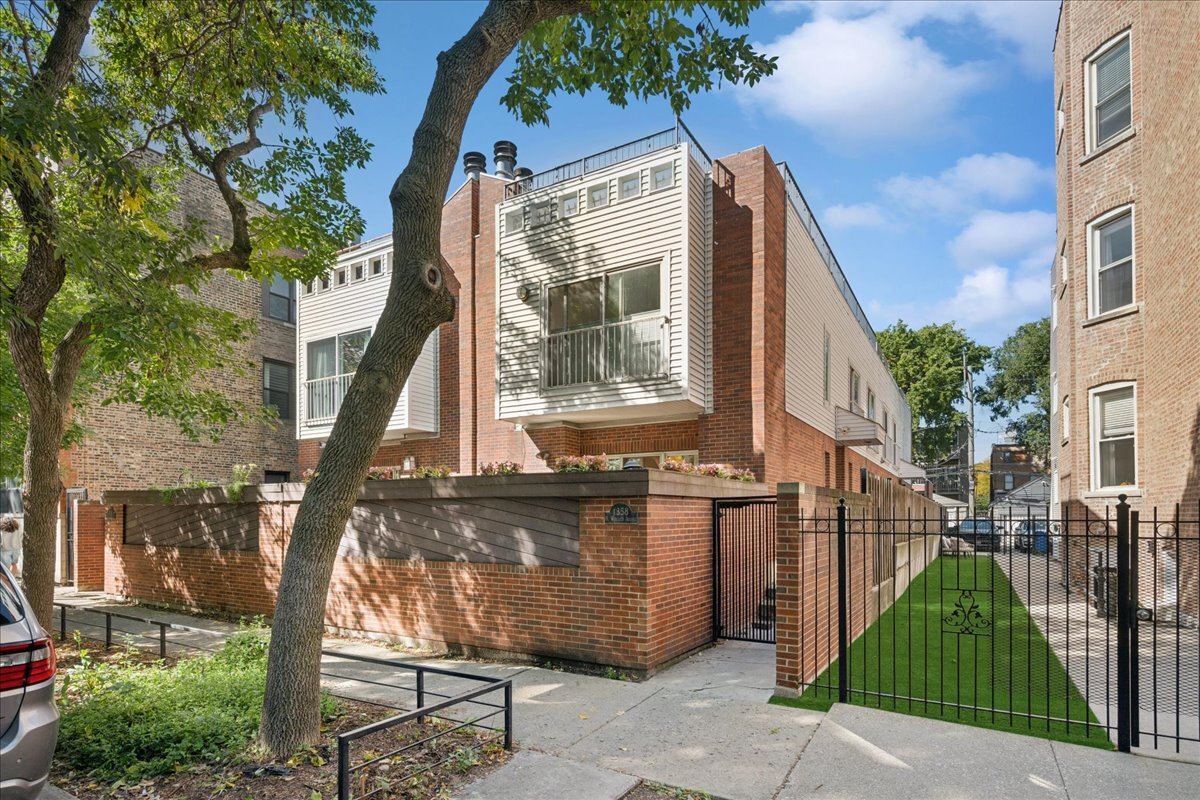 1354 N Wolcott Avenue Unit B — photo