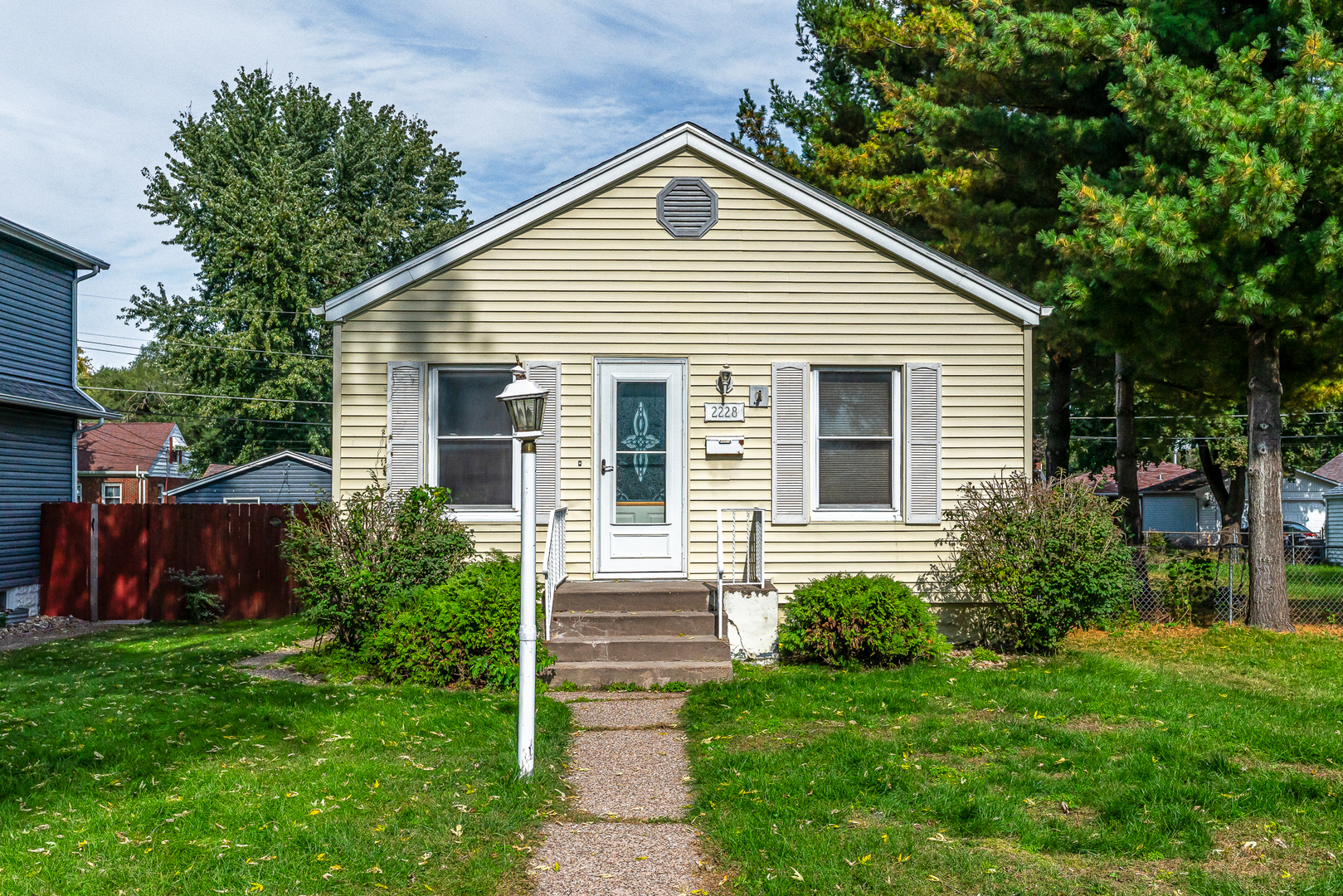 2228 W High Street — photo