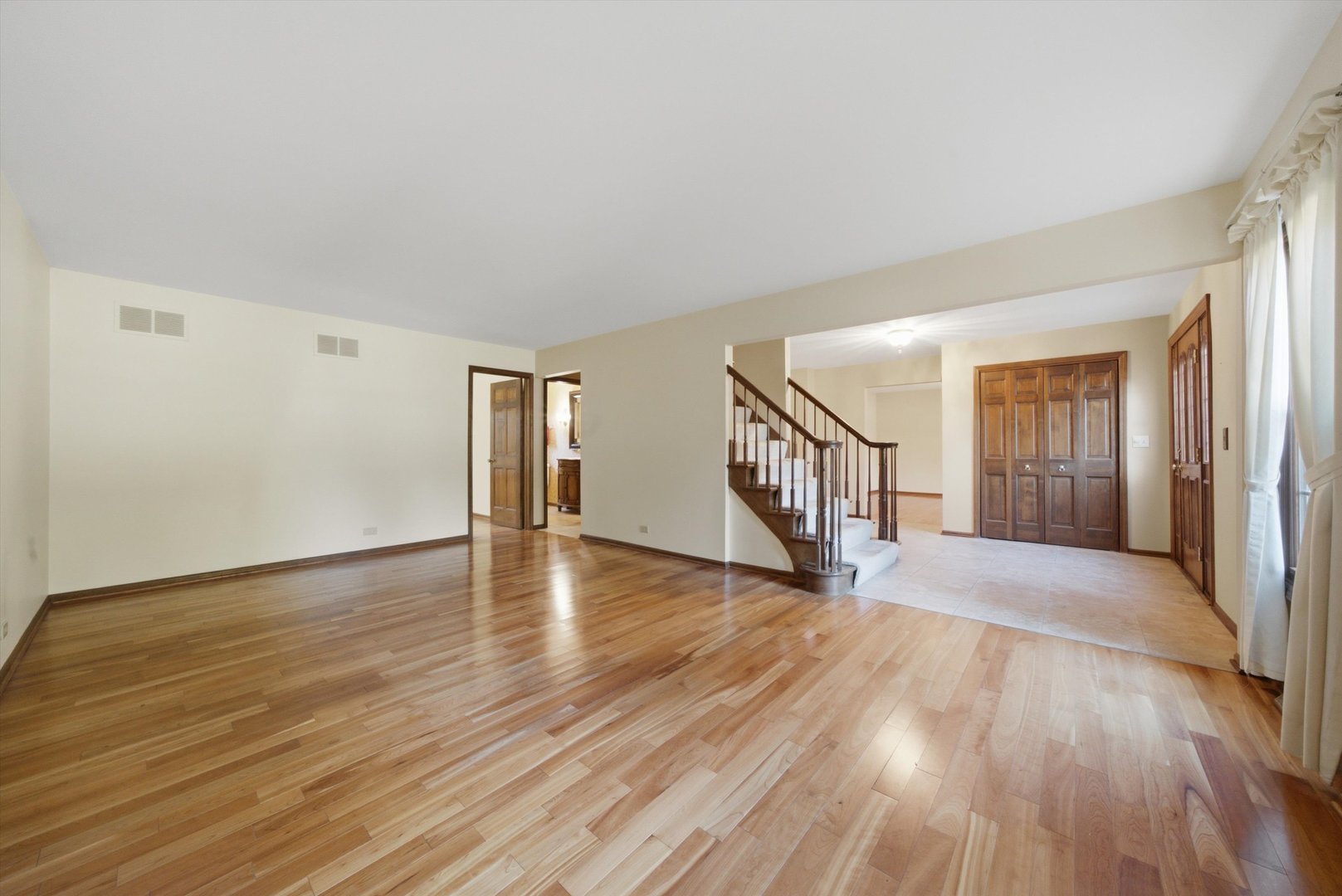 943 E Gartner Road, Naperville, IL 60540 — photo 2