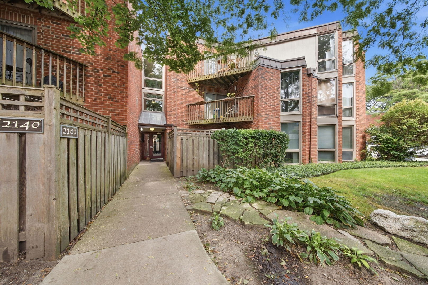 2140 N Lincoln Avenue Unit 5202 — photo