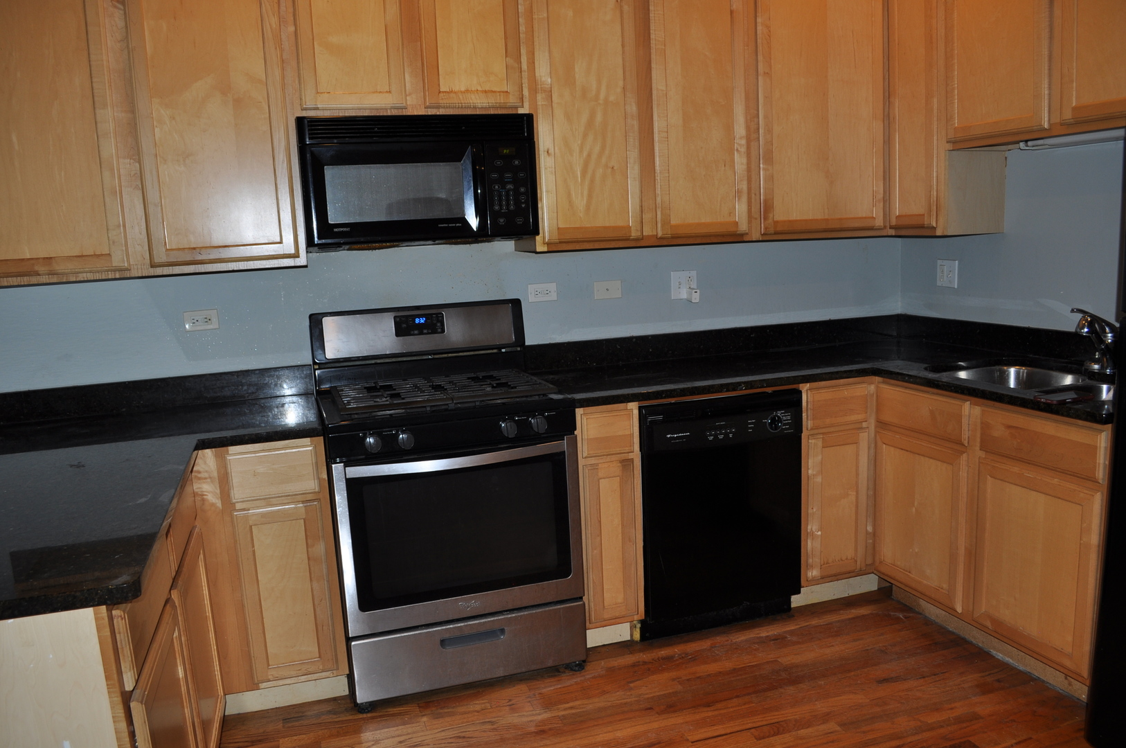 Home in Chicago, IL 60637 — photo 2