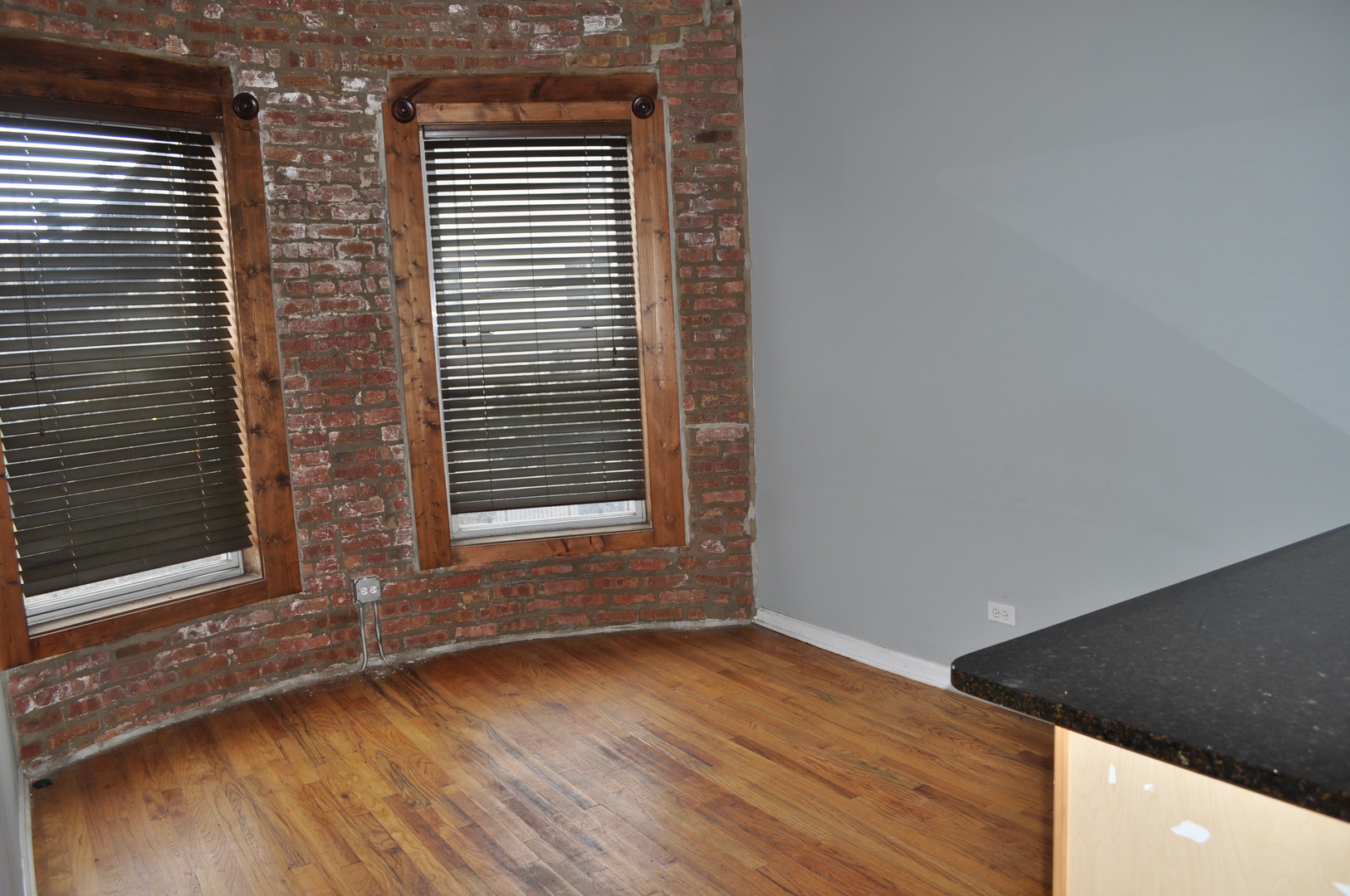 Home in Chicago, IL 60637 — photo 3
