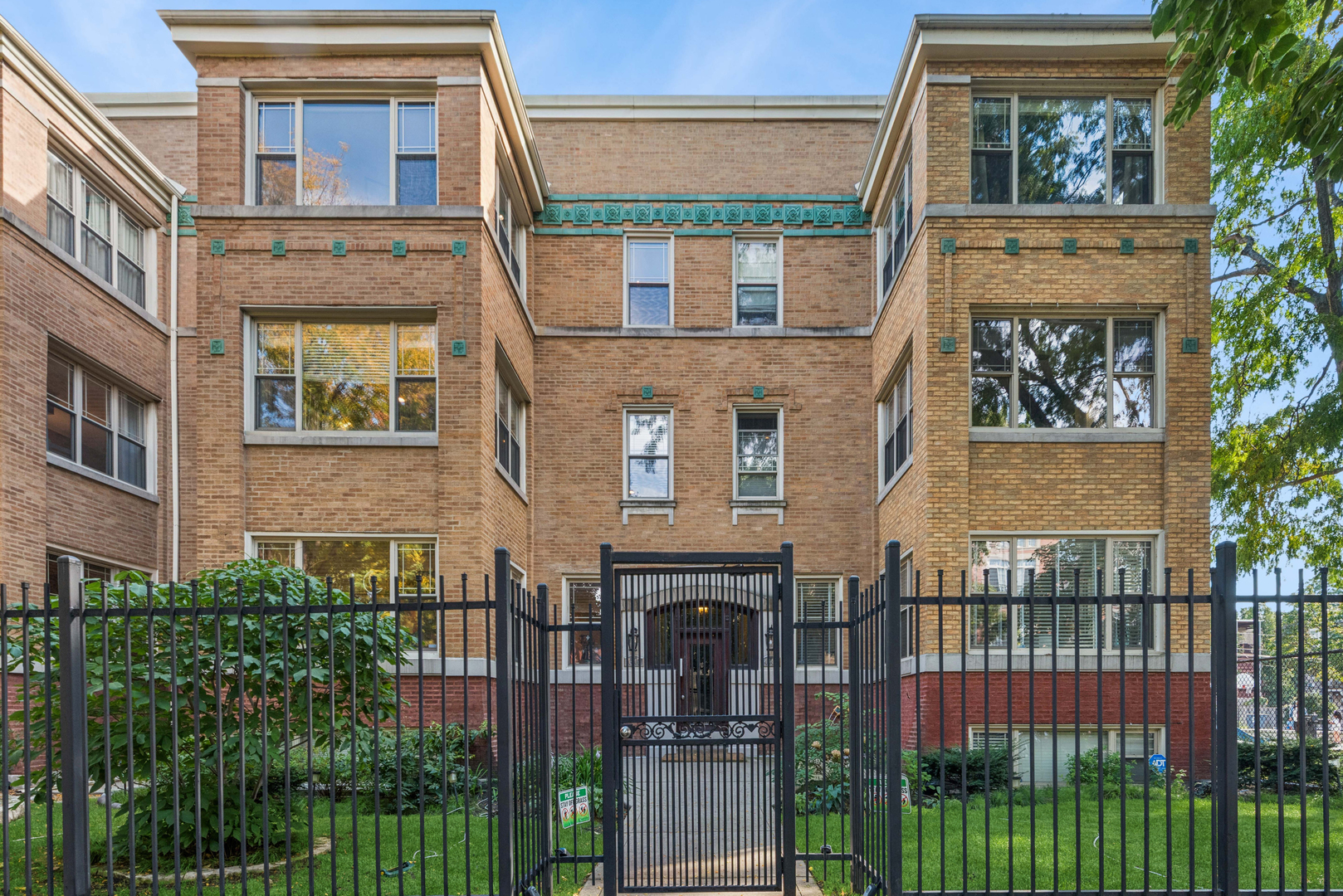 4447 N Magnolia Avenue Unit 3 — photo
