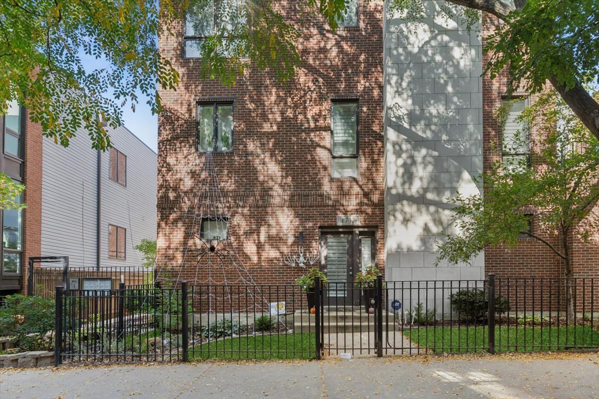 1742 W Diversey Parkway Unit 3 — photo