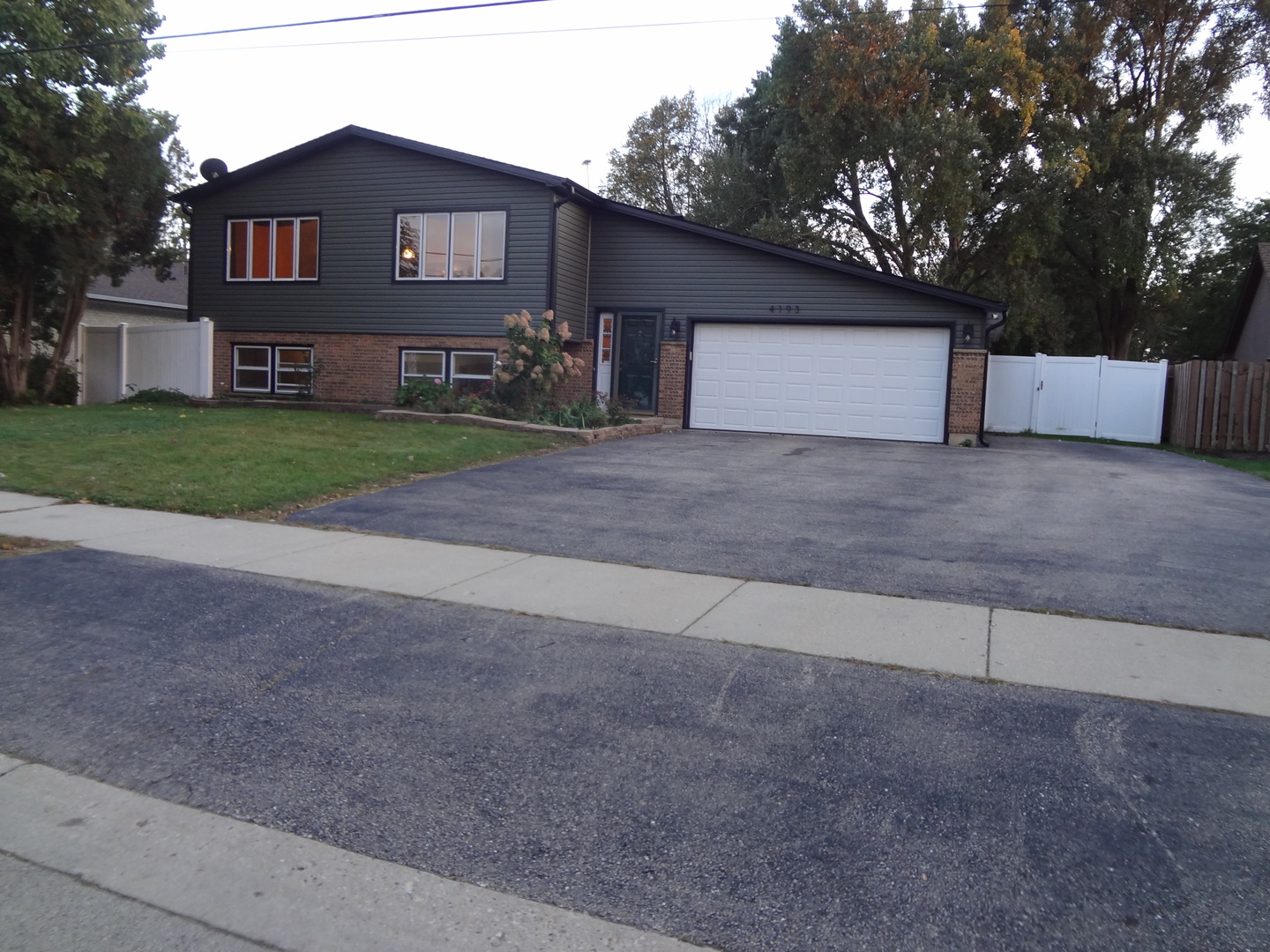 4193 Blackstone Avenue — photo