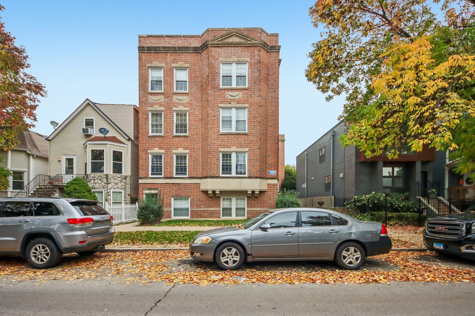 4321 N Drake Avenue Unit 2W — photo