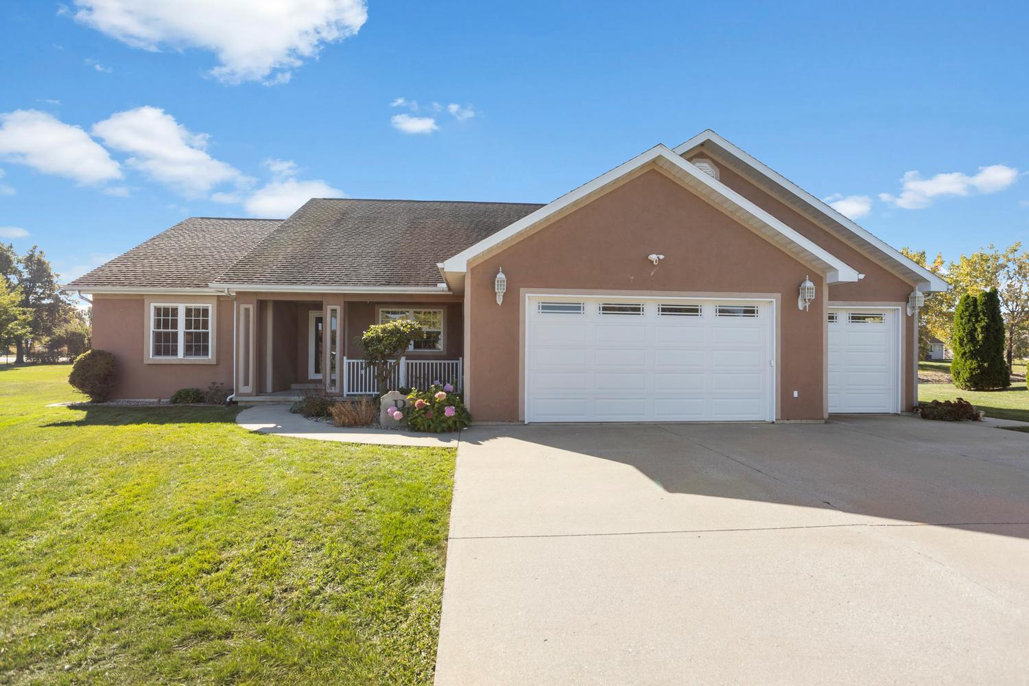 616 Quinlan Place — photo