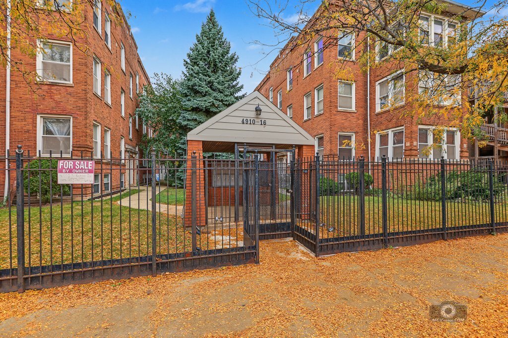 4916 N Kedzie Avenue Unit 3W — photo