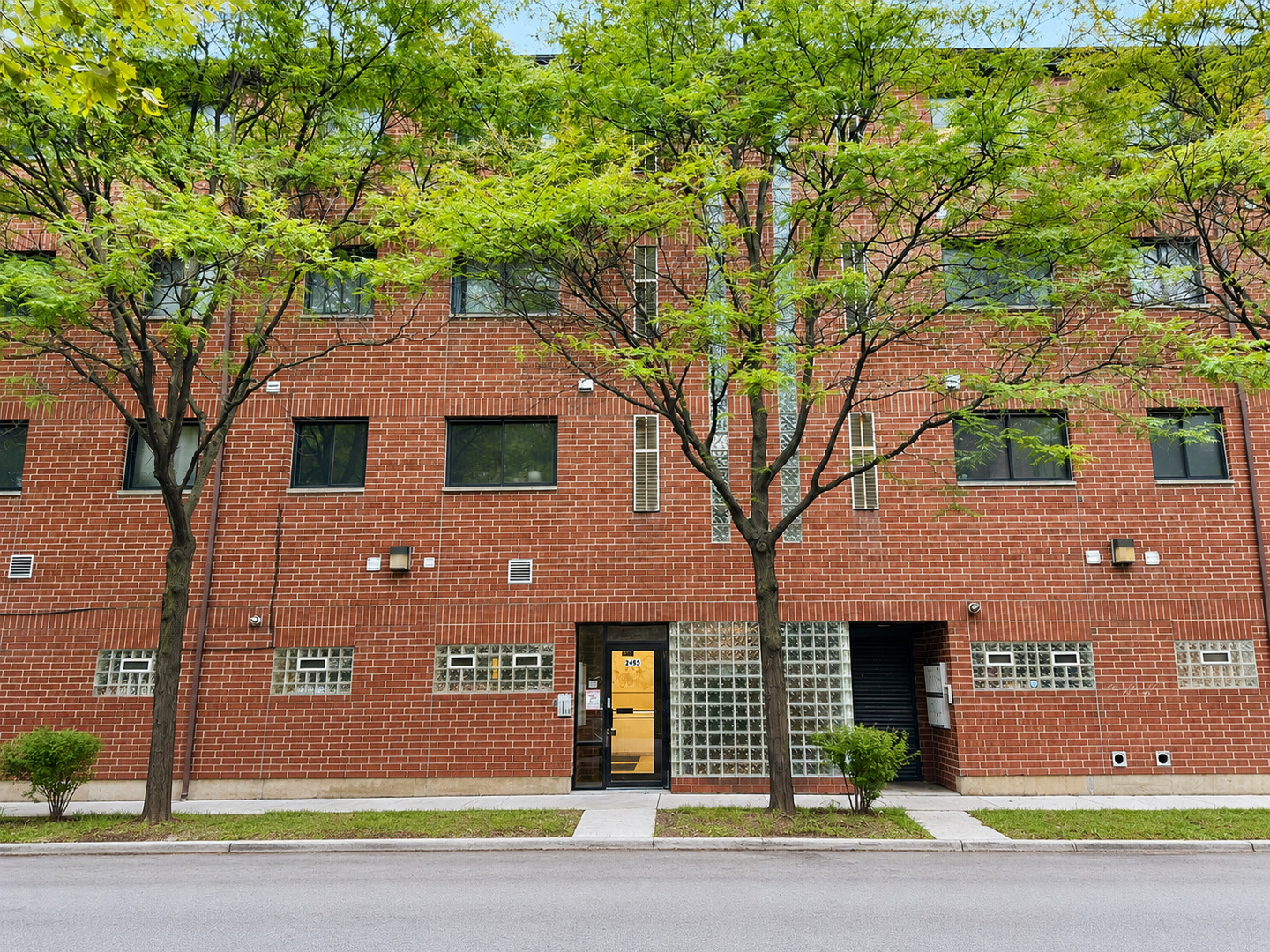 2453 S Archer Avenue Unit 4F — photo