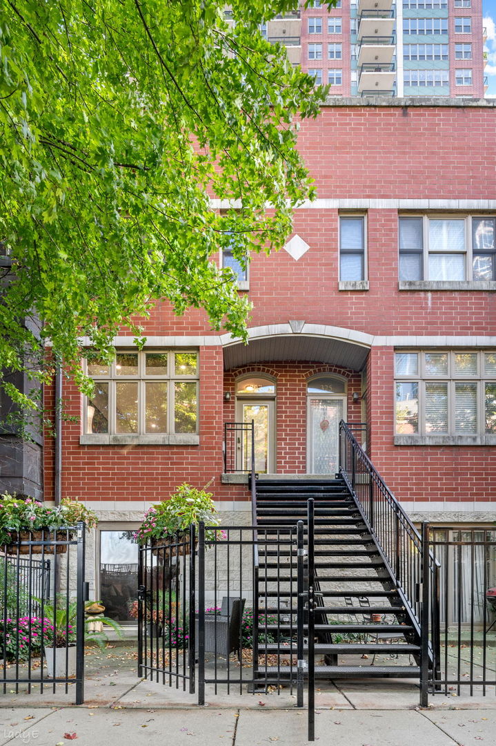 327 E 17th Street — photo