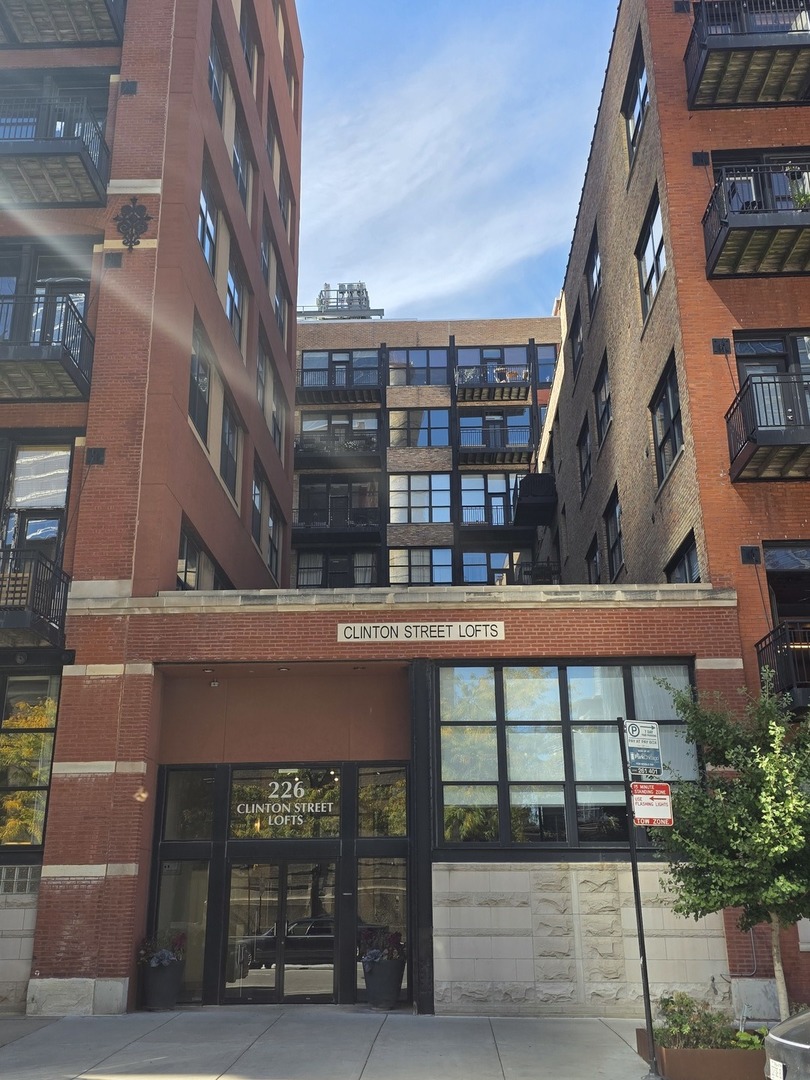 226 N Clinton Street Unit 225 — photo