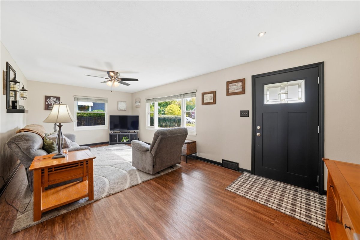 Home in Joliet, IL 60435 — photo 3