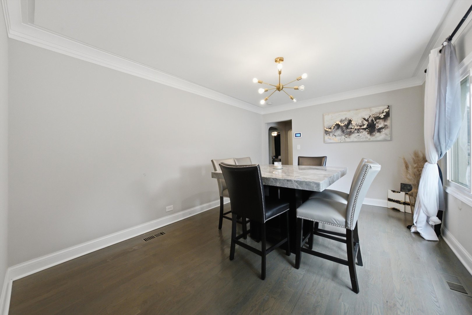 Home in Chicago, IL 60617 — photo 3
