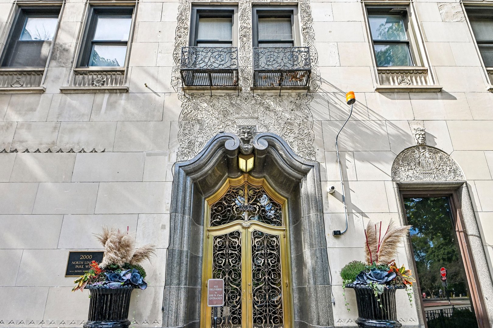 2000 N Lincoln Park West Avenue Unit 912 — photo