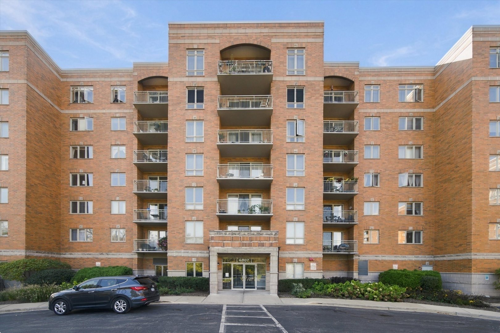 6807 N Milwaukee Avenue Unit 405 — photo