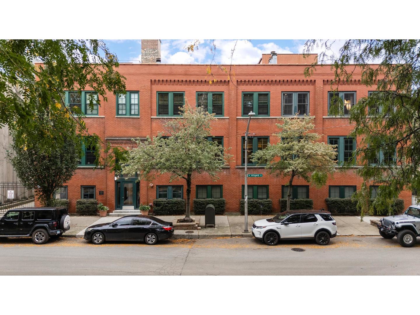 1335 W Altgeld Street Unit 3B — photo