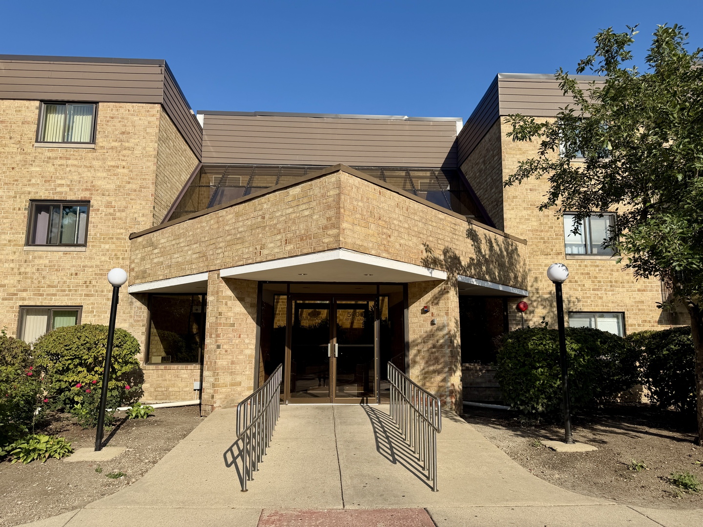 5600 N Astor Lane Unit 116 — photo
