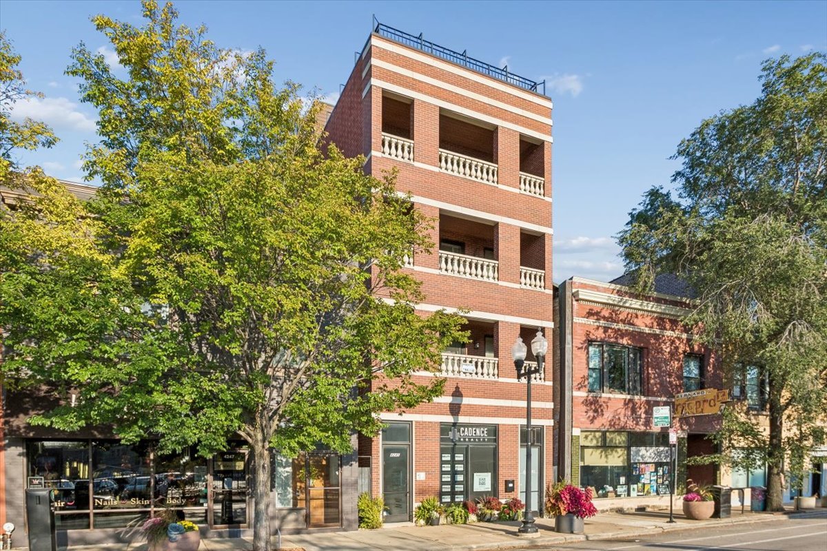 4245 N Lincoln Avenue Unit 4 — photo