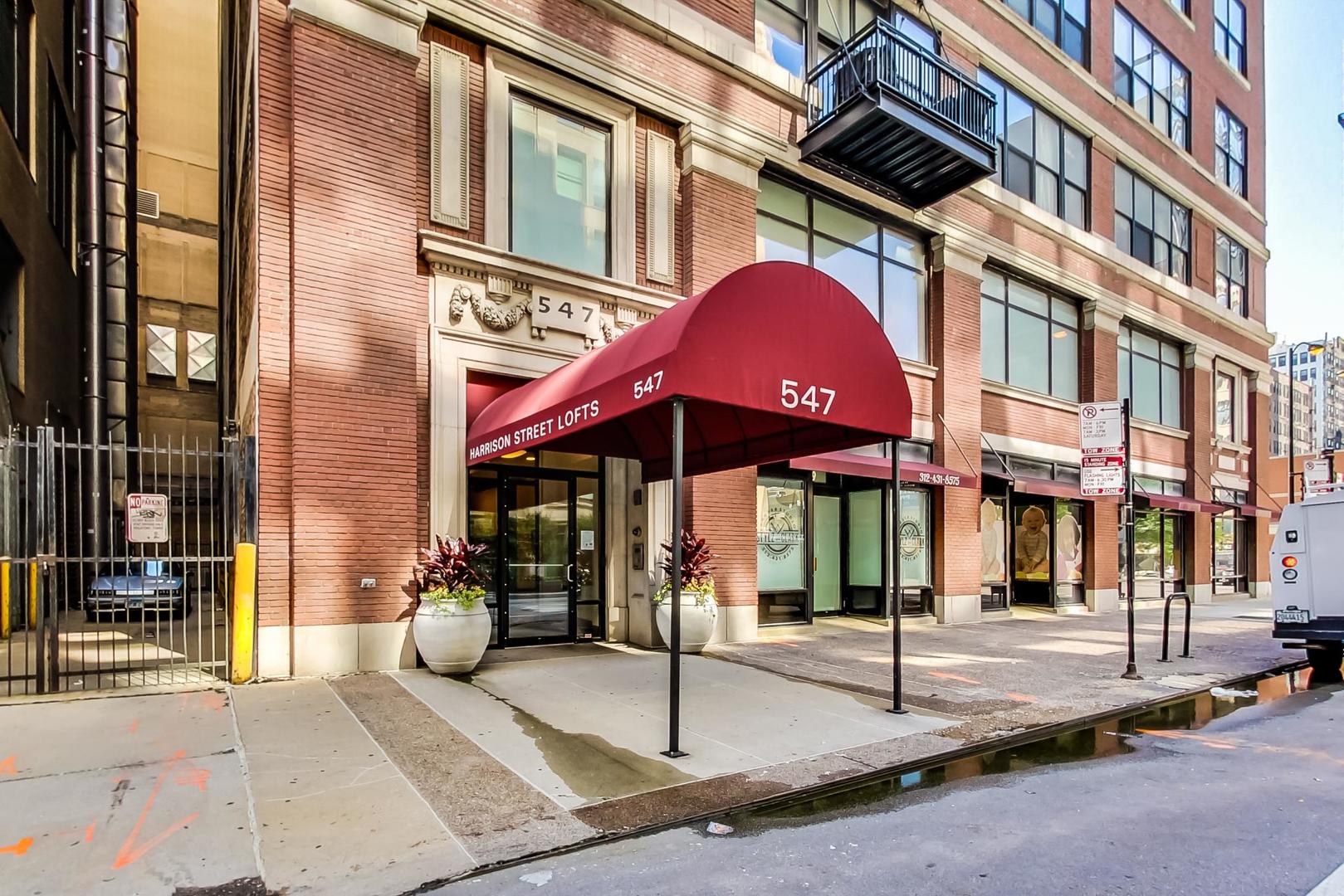 547 S Clark Street Unit 401 — photo