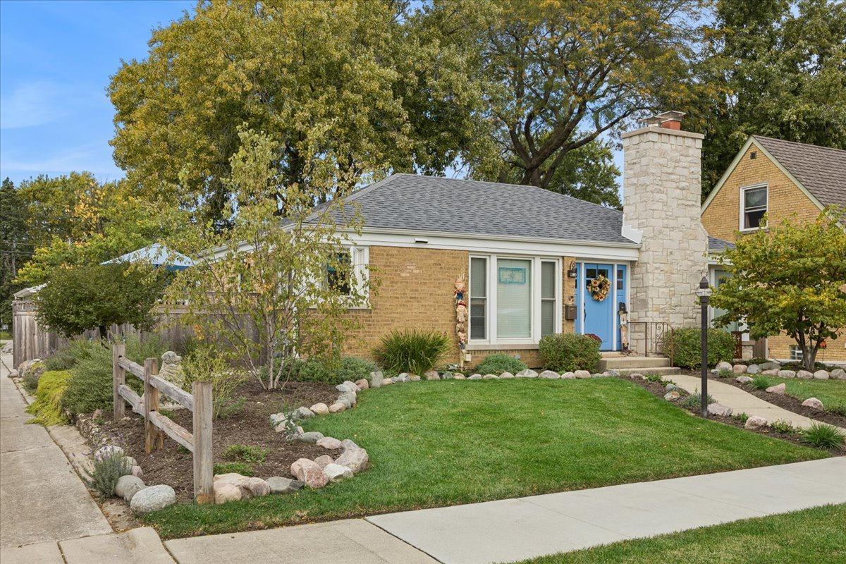 2542 S 6th Avenue, North Riverside, IL 60546 | Realty.com