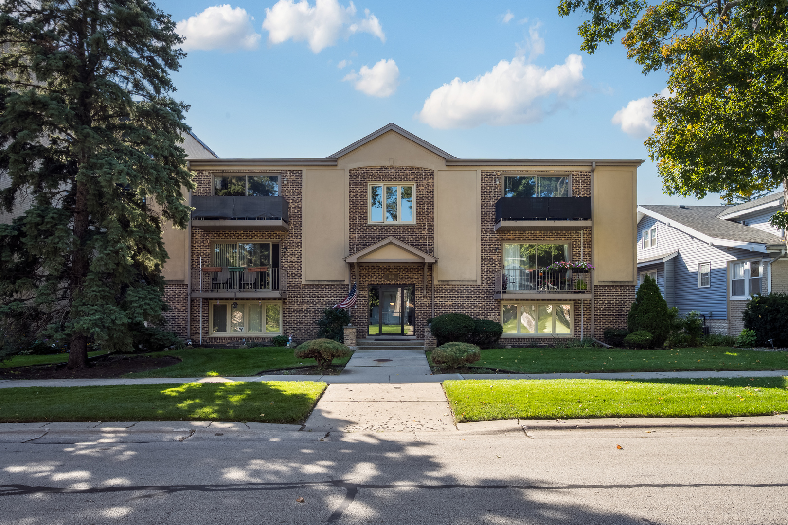 1611 Ashland Avenue Unit 303 — photo
