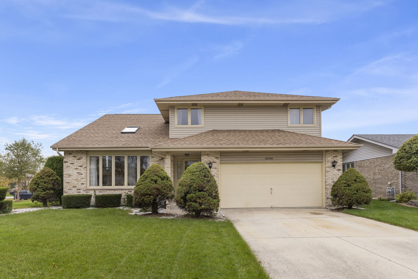 Home in Tinley Park, IL 60477 — photo 2