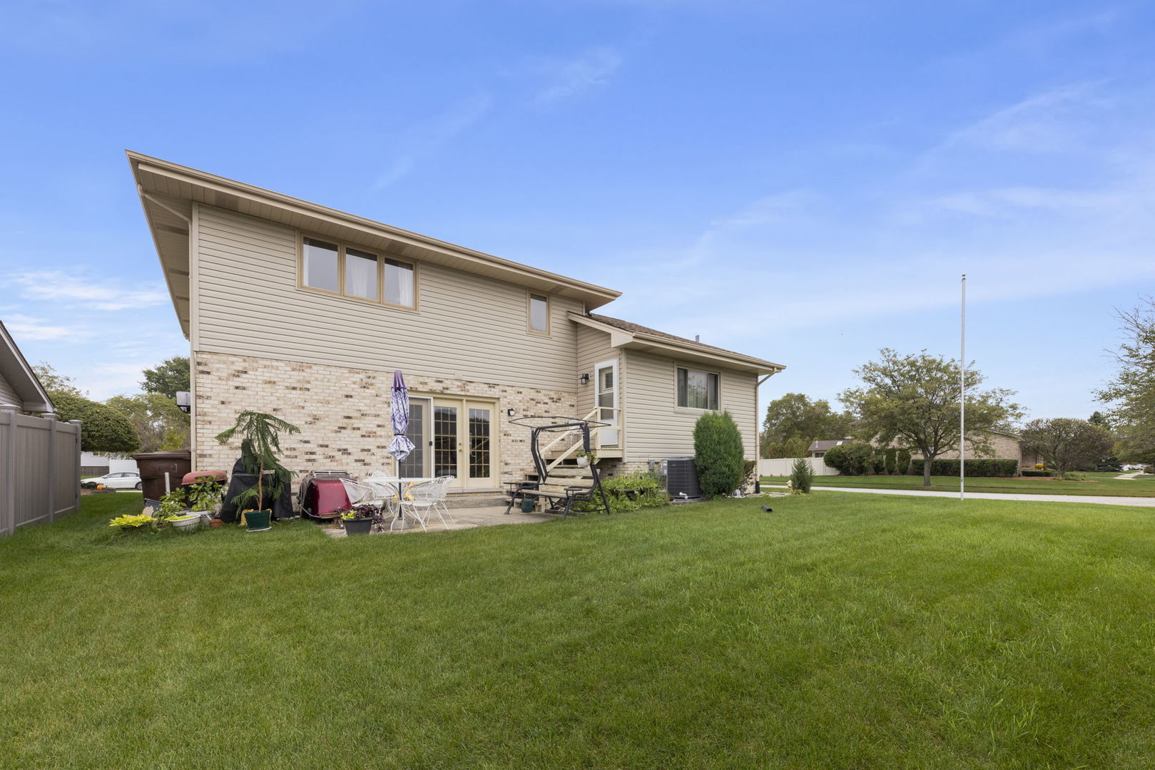 Home in Tinley Park, IL 60477 — photo 3