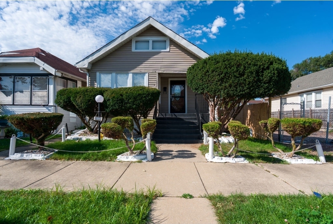 10046 S Perry Avenue — photo