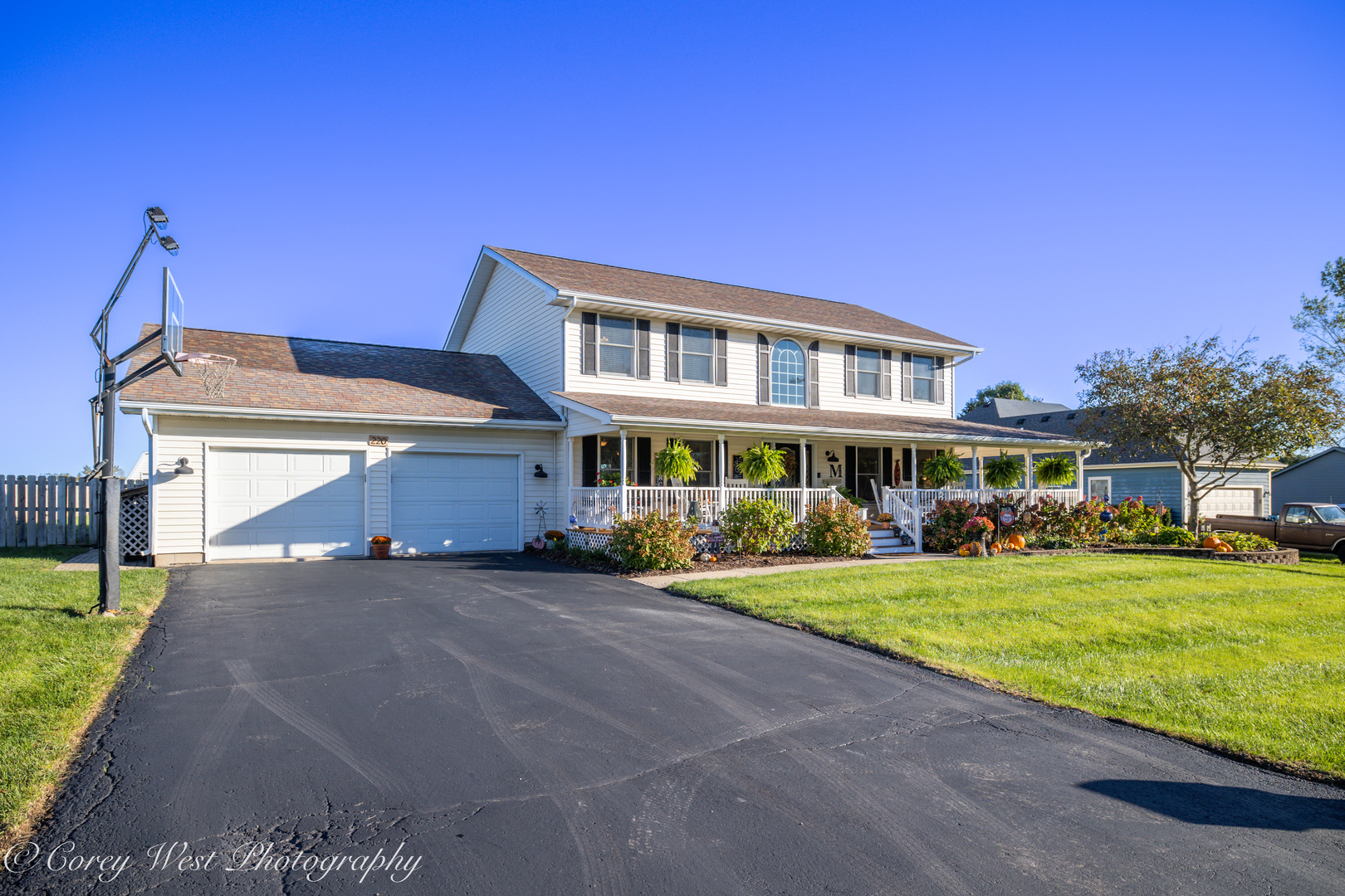 220 W Fuller Drive — photo