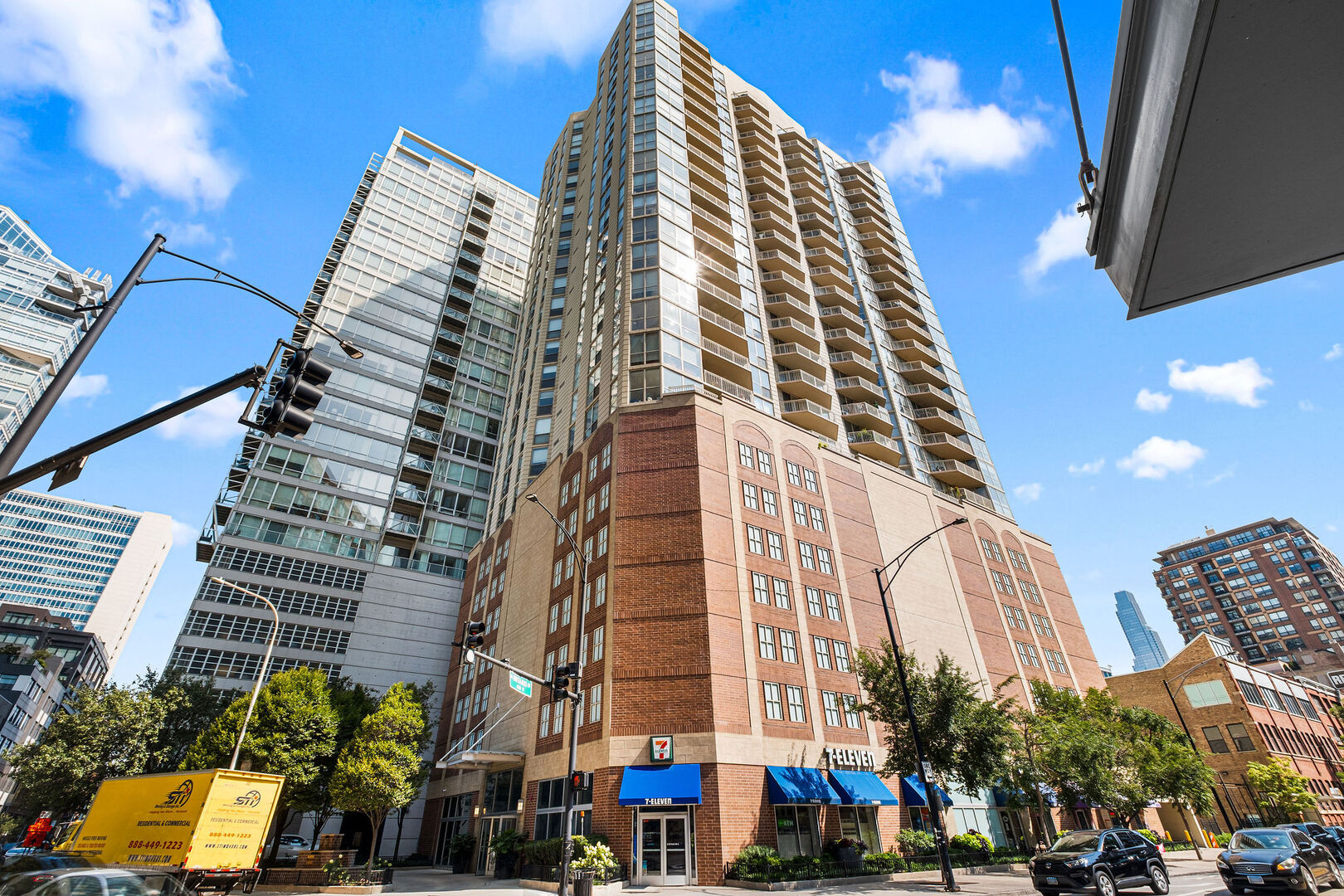 645 N Kingsbury Street Unit 2201 — photo