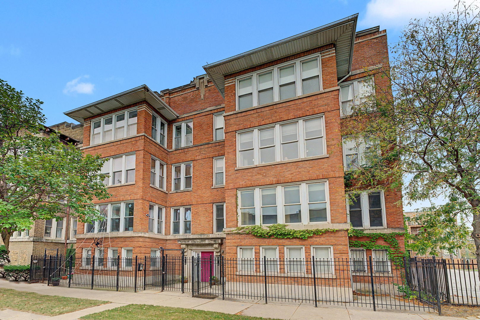 4716 S Ingleside Avenue Unit 2N — photo