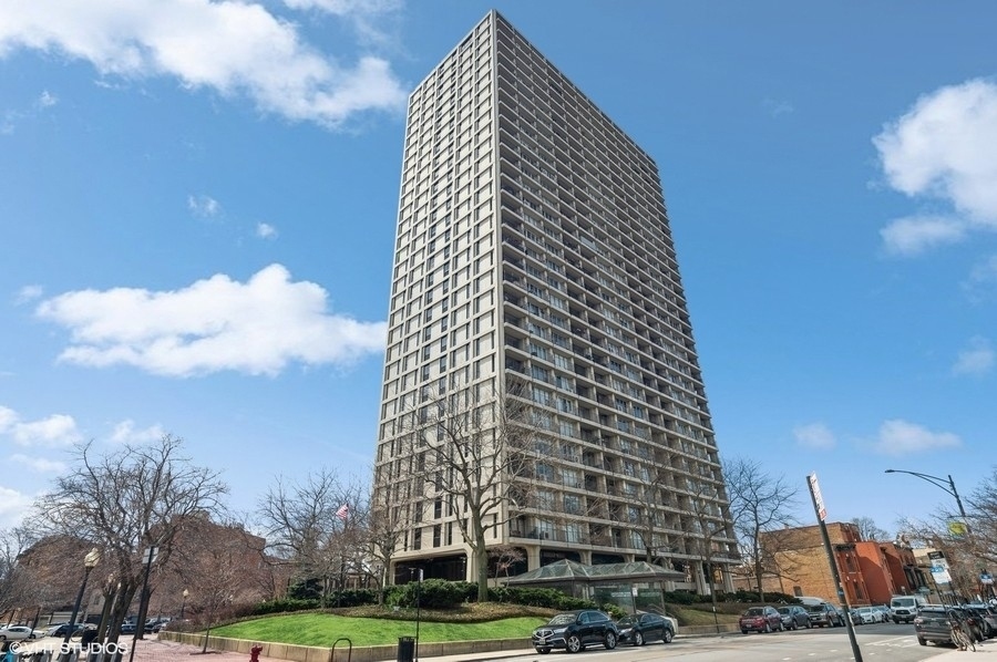 1960 N Lincoln Park West Unit 2502 — photo