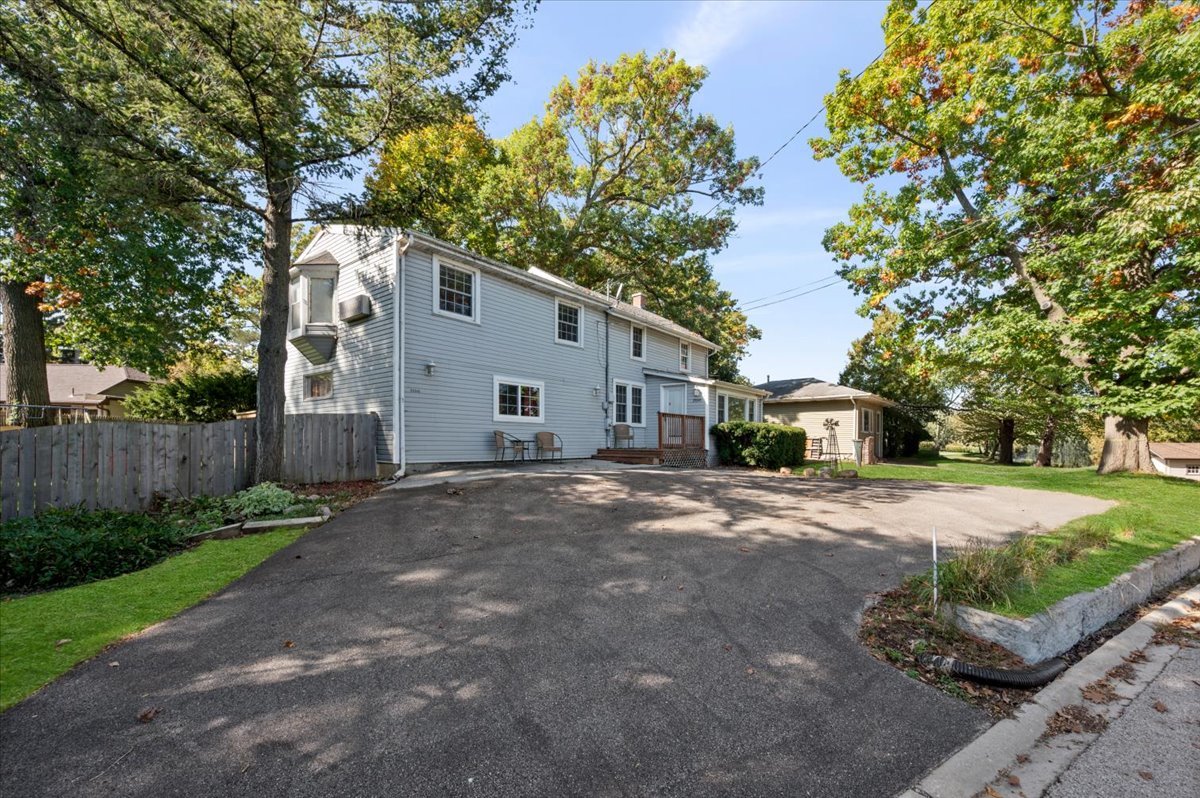Home in Ingleside, IL 60041 — photo 3