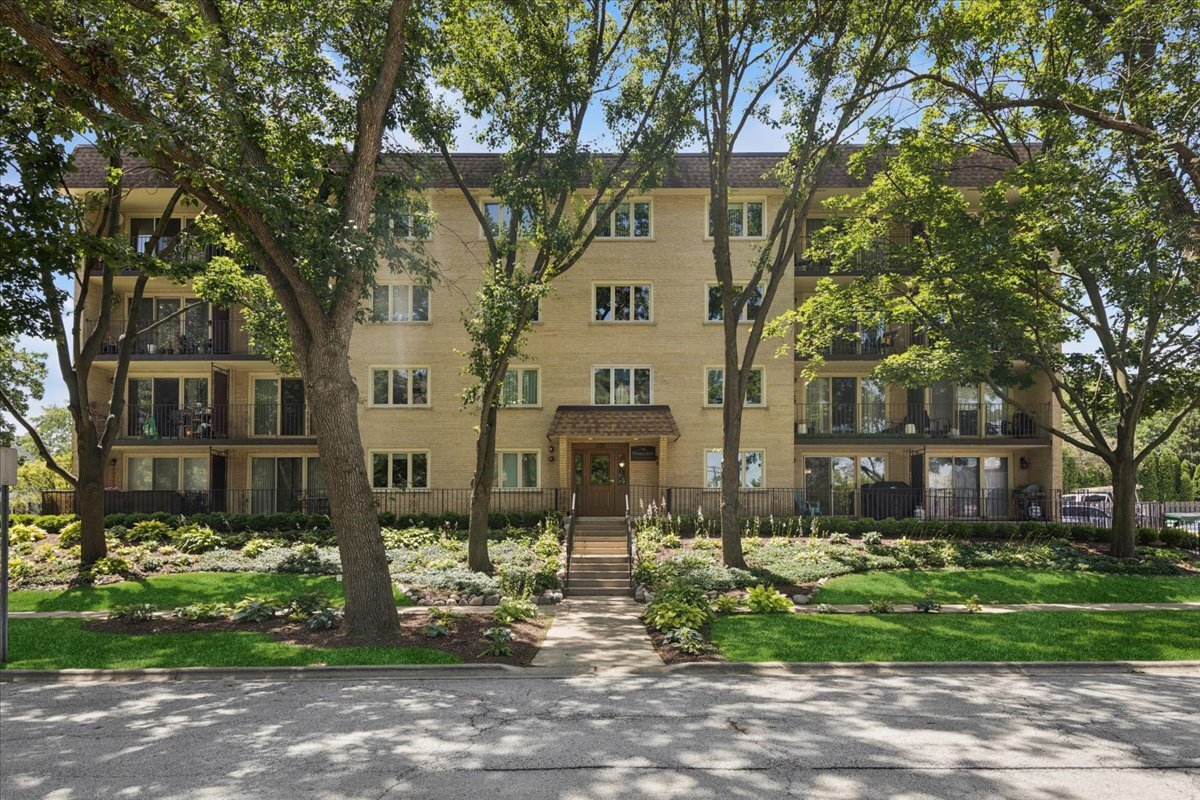 225 E Wing Street Unit 201 — photo