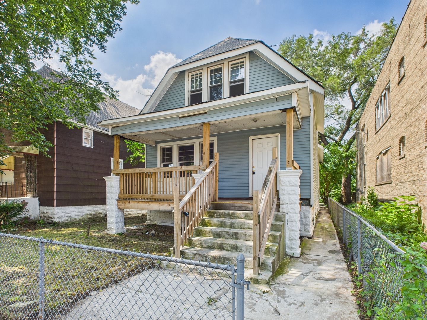 Home in Chicago, IL 60628 — photo 2
