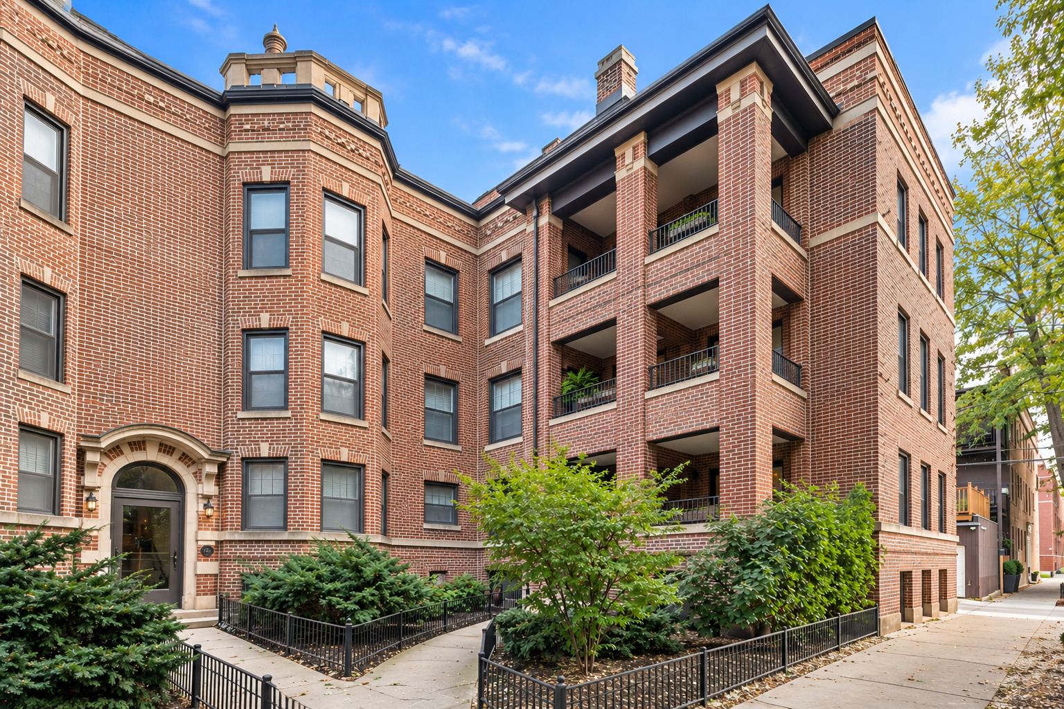 914 W Schubert Avenue Unit 1 — photo