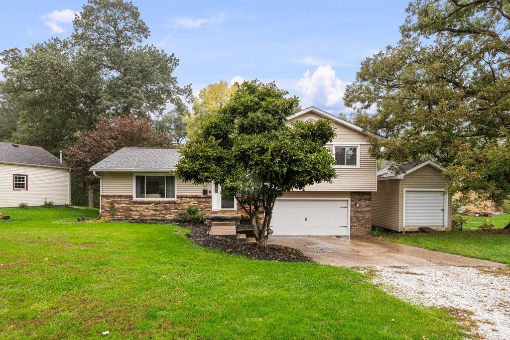 610 Forest Road — photo